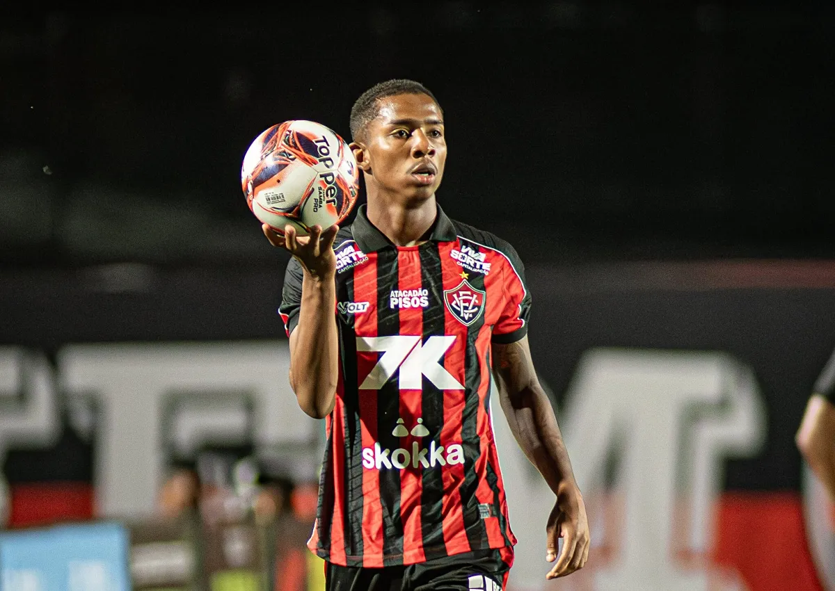 Apesar de punição no STJD, Vitória tem retorno de Edenílson contra Atlhético-PR