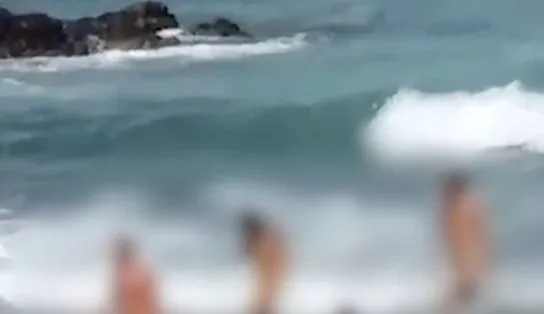 Naturistas da Barra: sem roupas, quarteto toma banho de mar à luz do dia em ponto turístico de Salvador; assista 