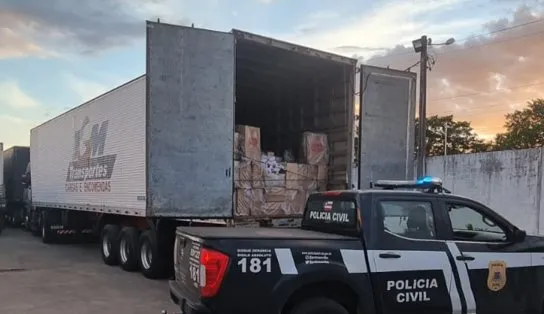 Polícia acha R$ 1 milhão em cigarros do Paraguai dentro de carreta em Feira de Santana 