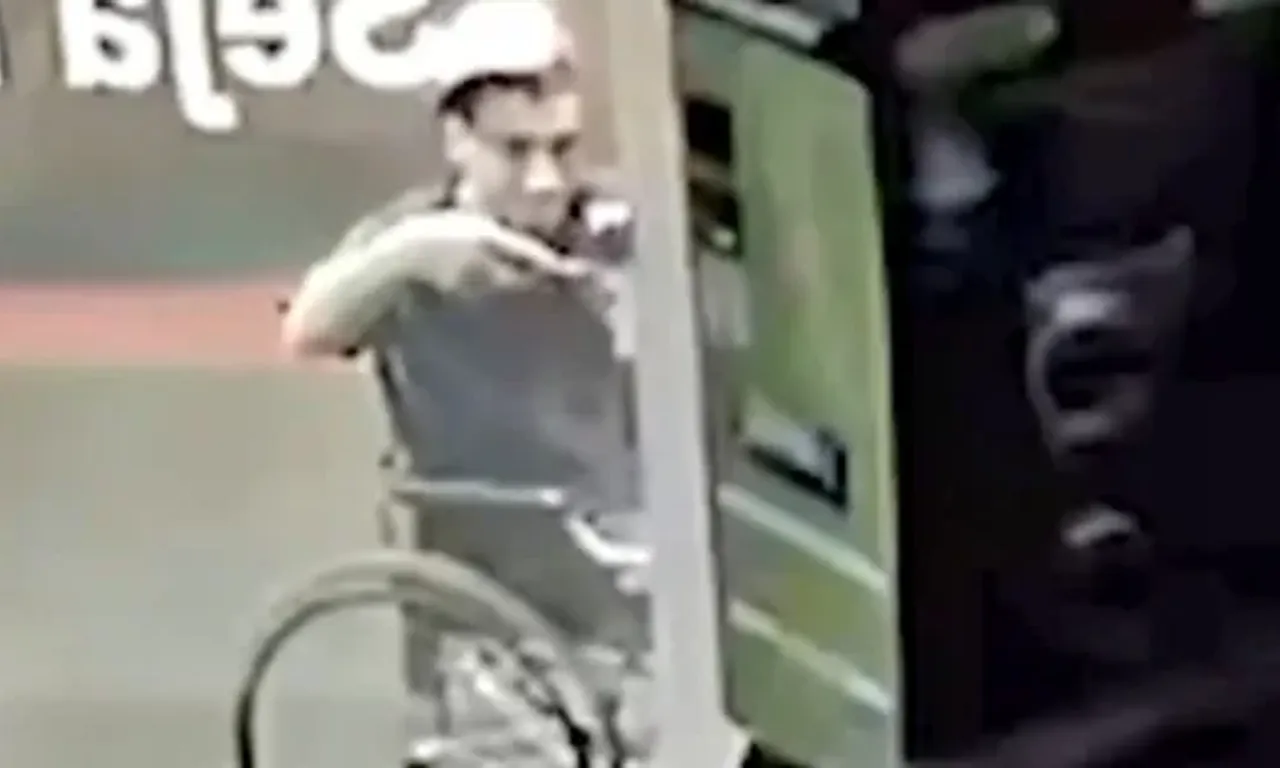 Cadeirante aproveita rua deserta e assalta à loja de eletrônicos. Foto: Reprodução