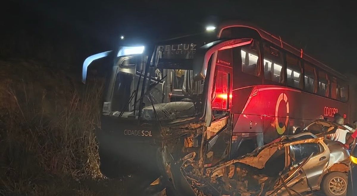 Acidente Entre Carro E Ônibus Deixou Três Pessoas Mortas Na Ba 131, Próximo a Piritiba