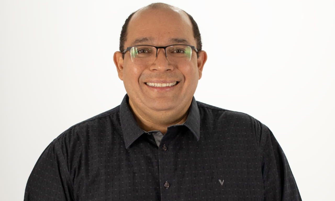 Economista Edisio Freire d&aacute; detalhes sobre os impactos da Guerra no Oriente M&eacute;dio na Bahia. Foto: Arquivo Pessoal