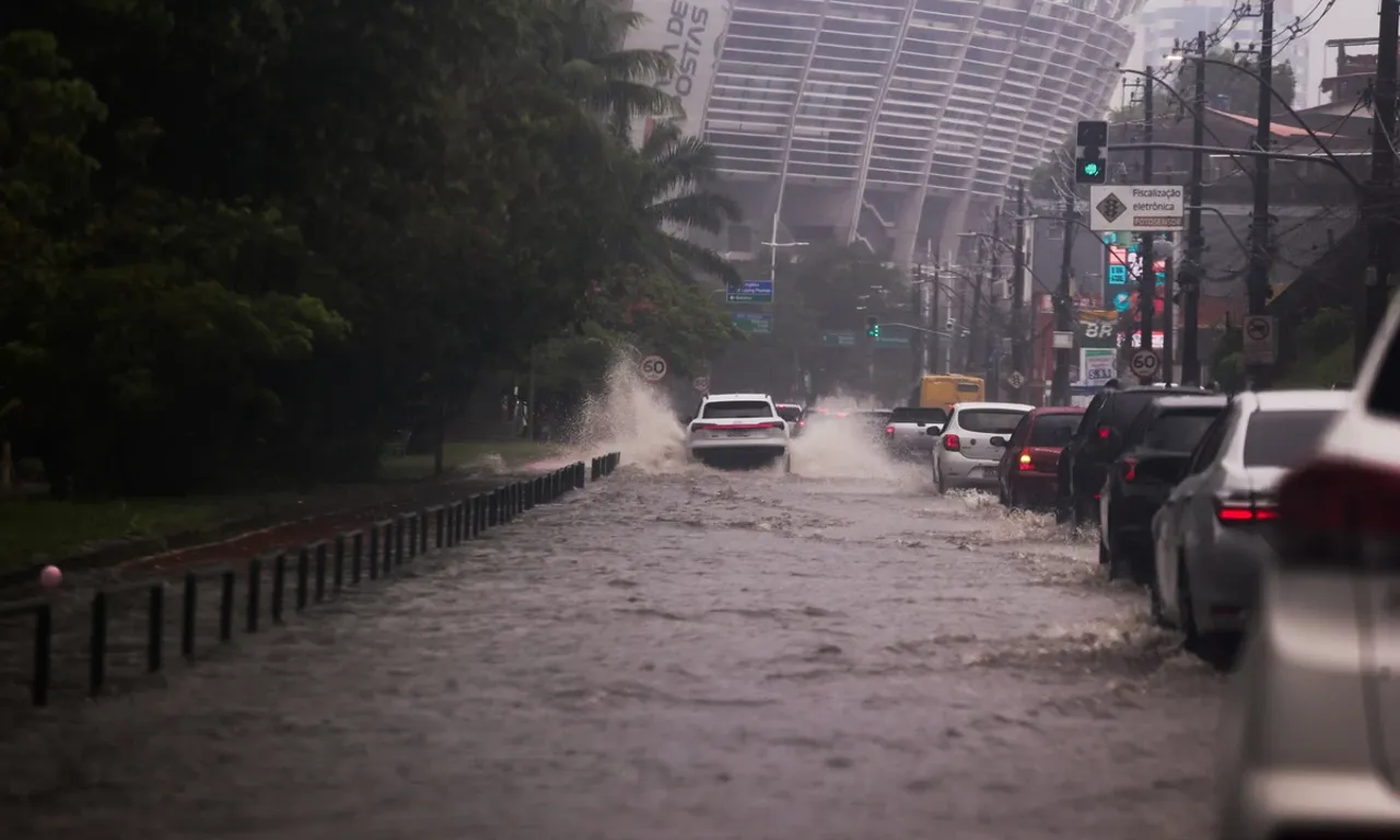 Além do risco de chuvas, a população costeira deve estar atenta aos alertas de ventos fortes.Foto: Reprodução