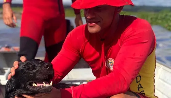 Tio e sobrinho morrem afogados após pescar em rio; cachorro foi resgatado