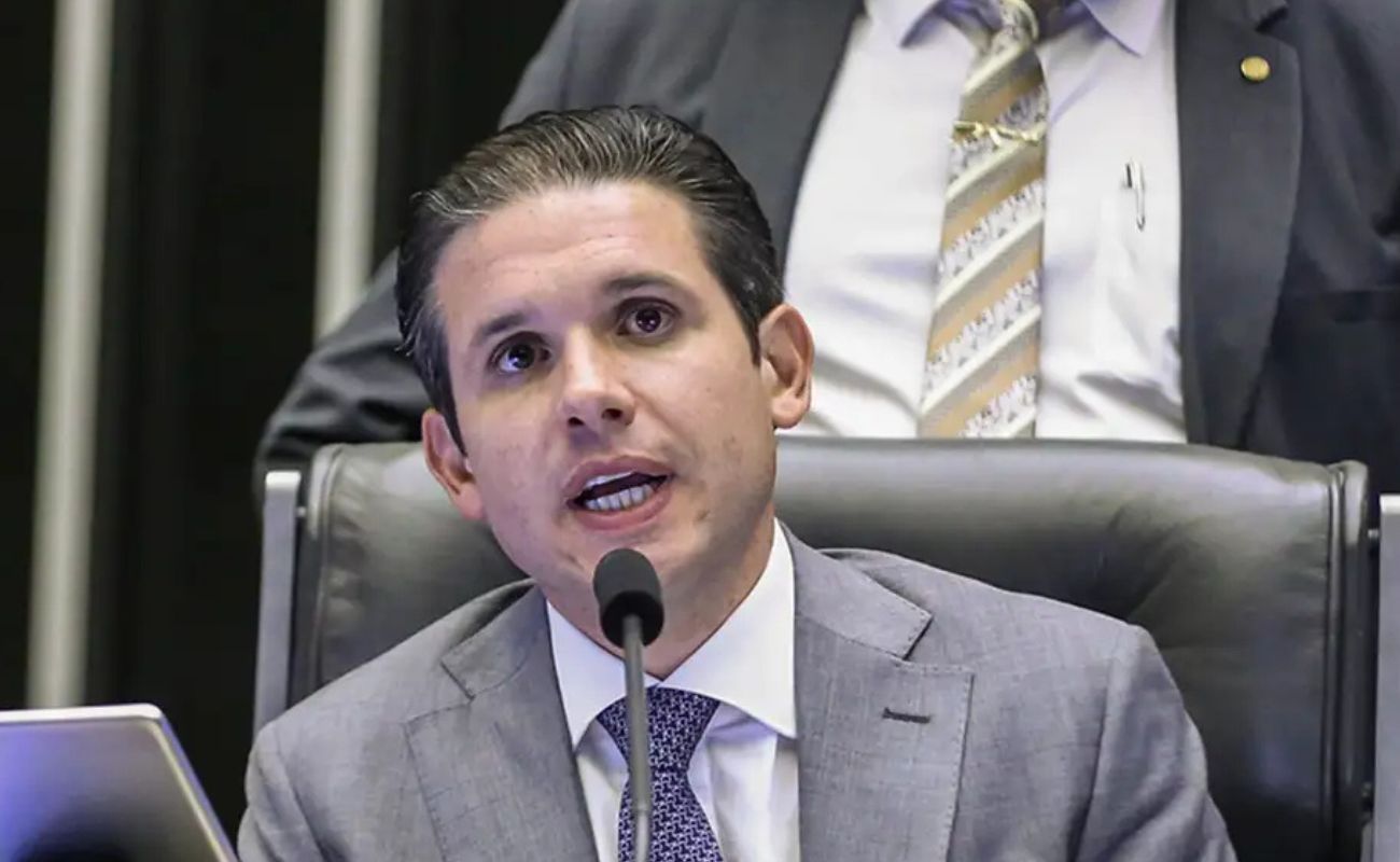  Motta critica cobrança de mala de mão em voos e promete reação da Câmara; Foto: Kayo Magalhães/Câmara dos Deputados
