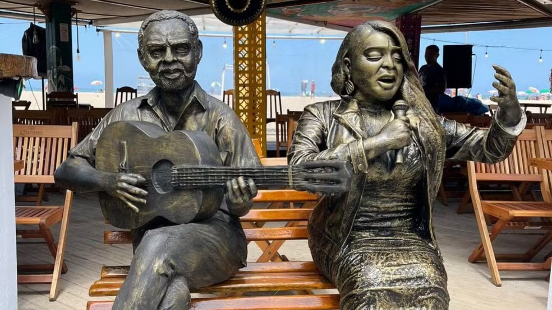 Estátua de Preta Gil e Gilberto Gil. Foto: redes sociais