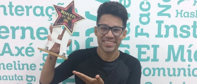 ABALAÇÃO E VÁRIOS FLASHES: Rick Estrela recebe prêmio de ‘Melhores do Ano’ por atuação na TV
