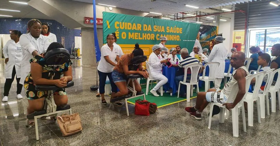 Estação Imbuí do metrô orienta sobre doação de sangue e serviços de saúde gratuitos