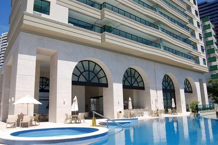 São dois apartamentos por andar, e, para ter mais privacidade, Ivete comprou duas unidades, juntou e fez uma casa só. | Foto: Viva Real