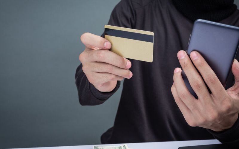 Crimes de estelionato contra idosos t&ecirc;m crescido. A orienta&ccedil;&atilde;o &eacute; nunca compartilhar dados ou senhas banc&aacute;rias com terceiros/Foto: Reprodu&ccedil;&atilde;o&nbsp;