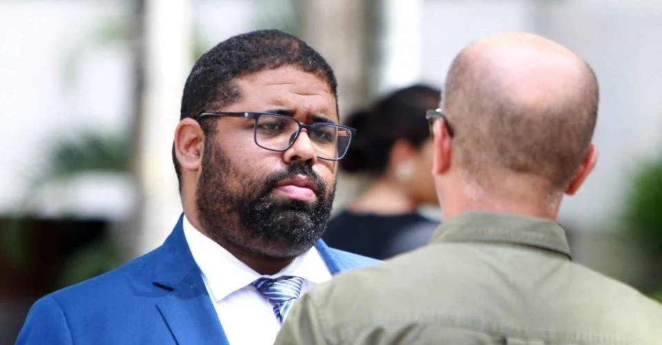 Felipe Freitas deixa Secretaria de Justiça para coordenar campanha de Zé Neto em Feira