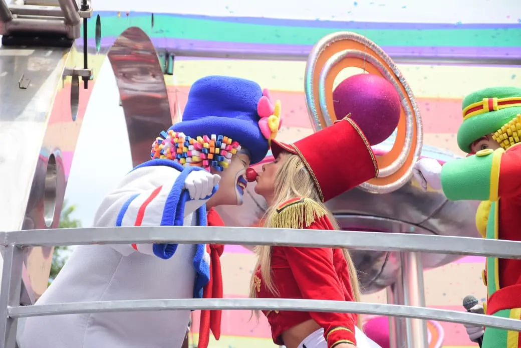 Em último ano à frente do Algodão Doce, Carla Perez emociona fãs; veja fotos