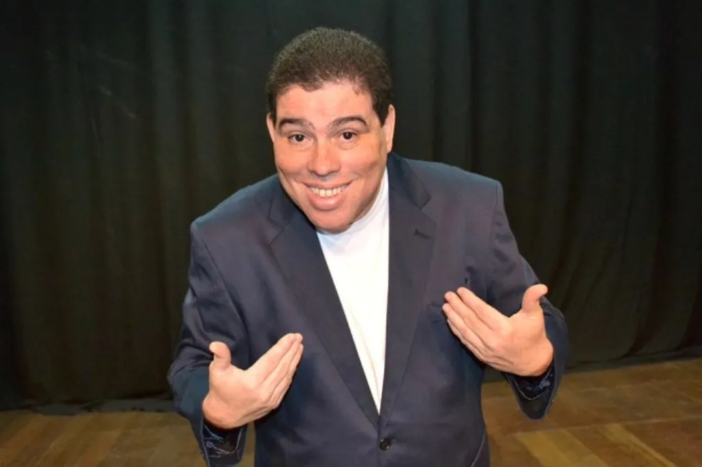 REVIVAL: Filho de Chico Anysio relembra histórias do artista em espetáculo