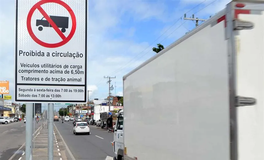 Prefeitura libera circulação de caminhões para facilitar abastecimento em Salvador
