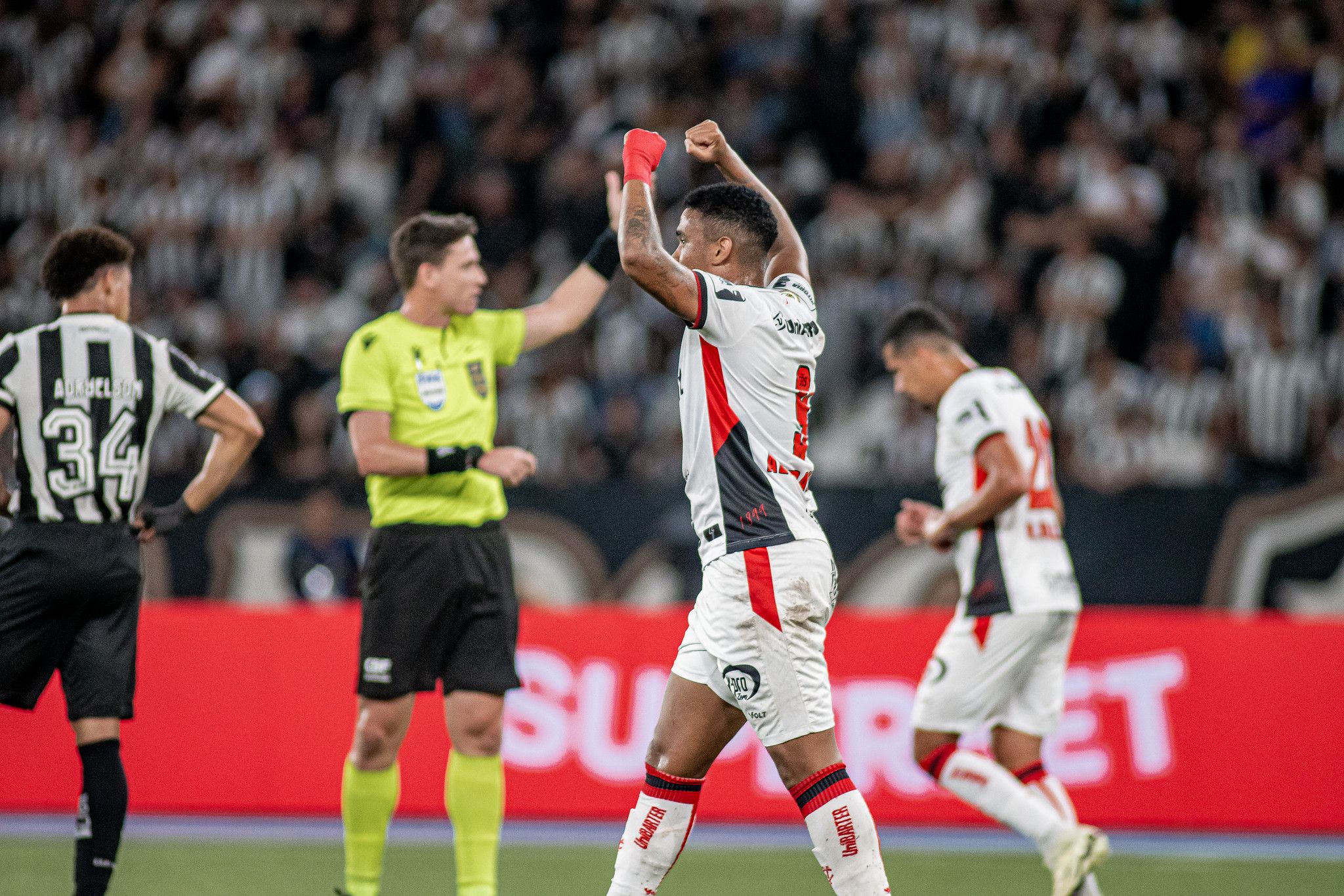 No último encontro, Vitória empatou com Botafogo por 1 a 1 no Rio de Janeiro, com gol de Alerrandro | Foto: Victor Ferreira