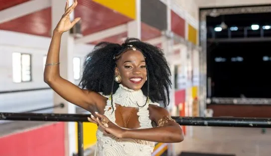 Ao Aratu On, nova Deusa do Ébano fala sobre a valorização da mulher negra: "para as crianças, é muito importante"