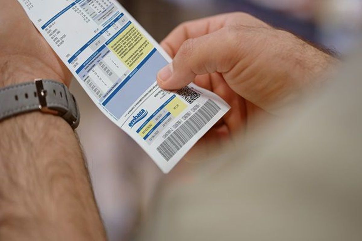 Dentre os serviços oferecidos pela Embasa estão segunda via da conta e alteração de titularidade. Foto: Divulgação/Embasa
