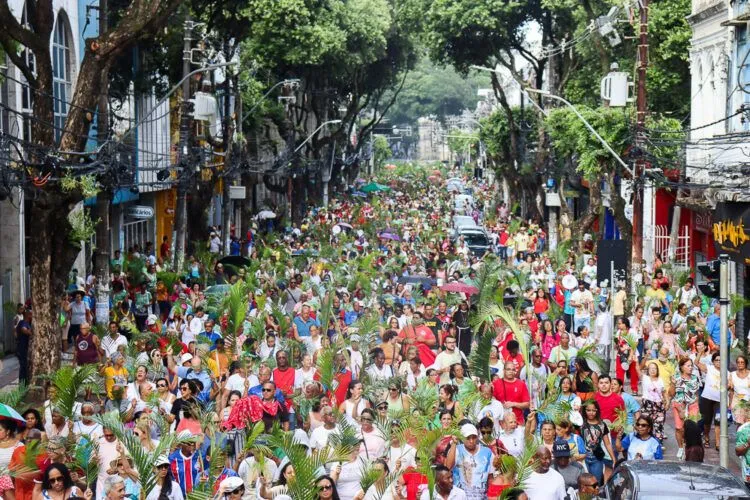 Procissão marca celebração do Domingo de Ramos em Salvador