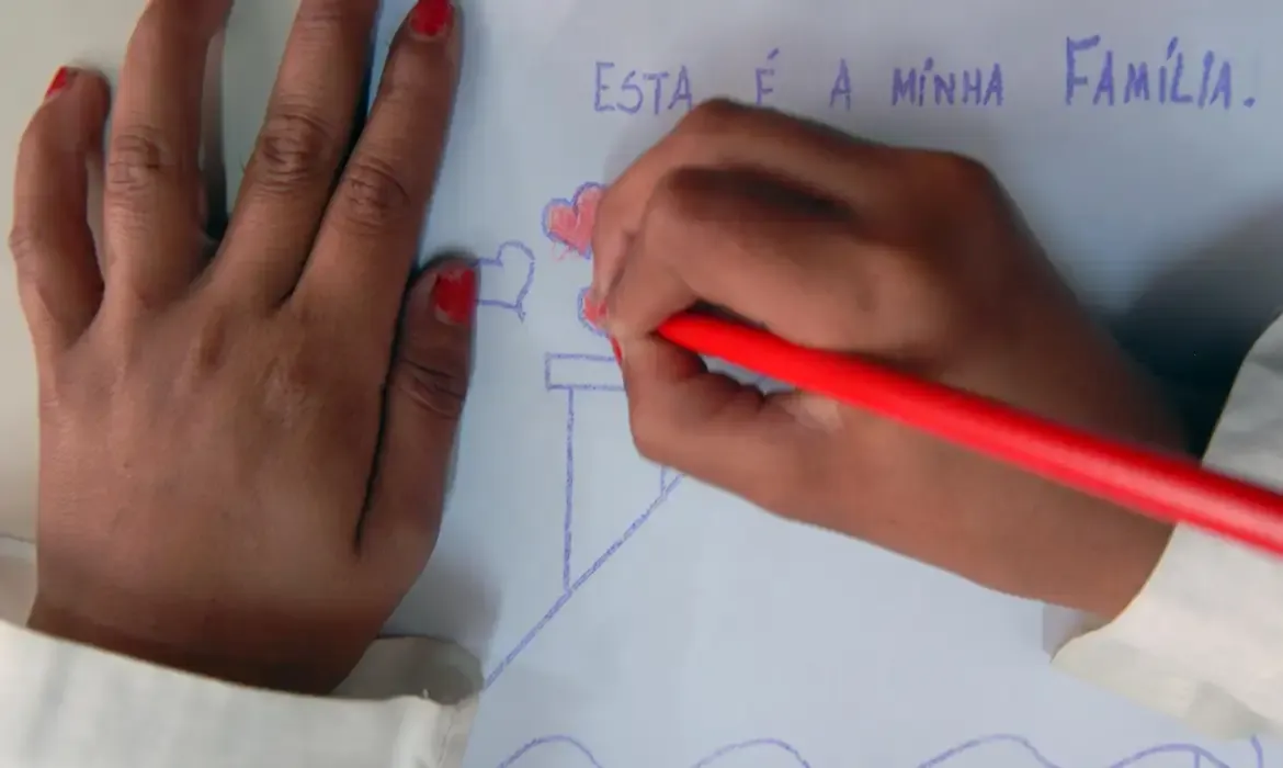 Apenas 36% das crianças baianas foram alfabetizadas na idade certa em 2024, de acordo com estudo do Todos Pela Educação. Foto: Marcello Casal / Arquivo /Agência Brasil 
