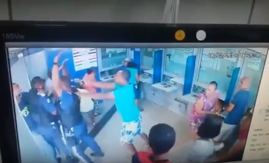 MEGA-ASSALTO: Vídeo mostra ação de criminosos dentro de lotérica na Estrada das Barreiras