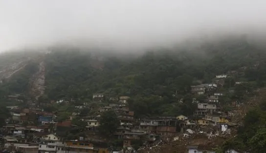 Drama: após chuva forte em fevereiro e 233 mortes, Petrópolis volta a ficar alagada neste domingo 