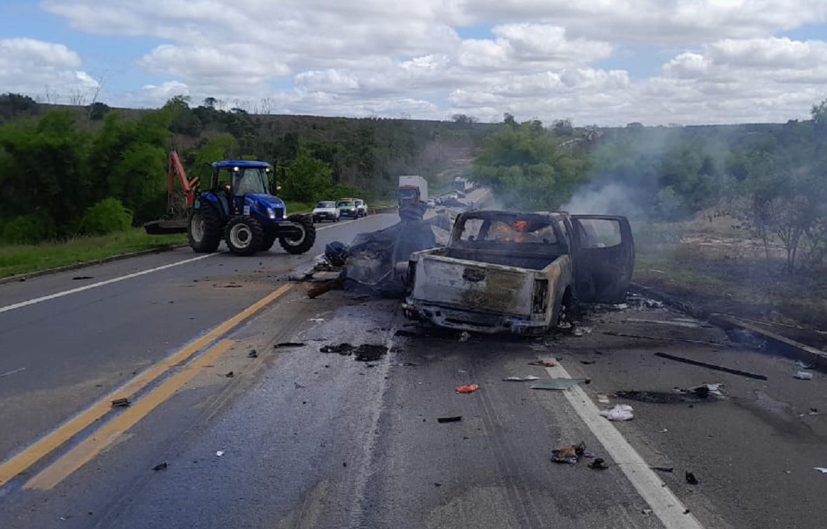 Colis&atilde;o frontal deixa 11 mortos na BR-101. Foto: Divulga&ccedil;&atilde;o | PRF