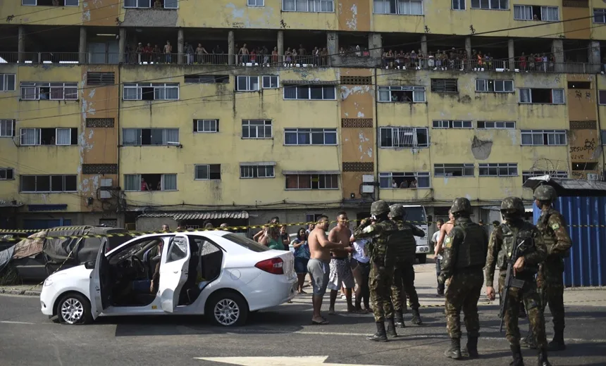 “O Exército não matou ninguém, foi um incidente”, diz Bolsonaro sobre morte no Rio