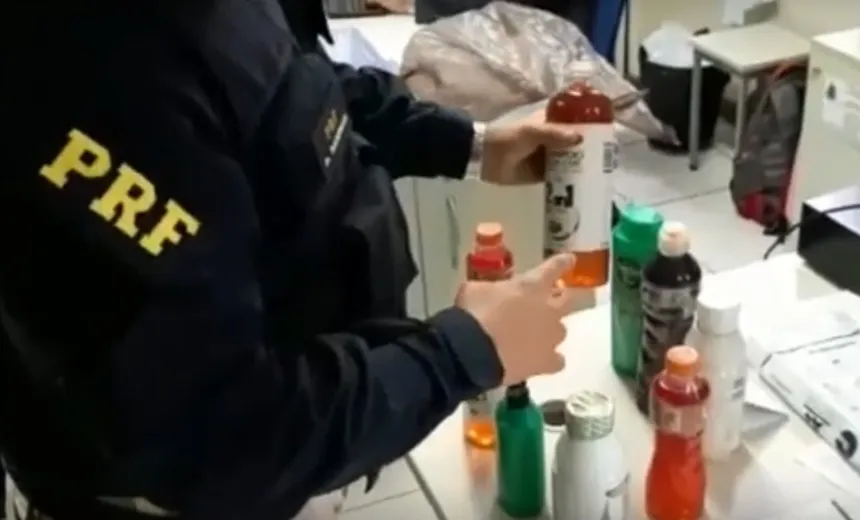 Mulher é presa pela PRF com 500 g de cocaína líquida na BR-116 em Feira de Santana