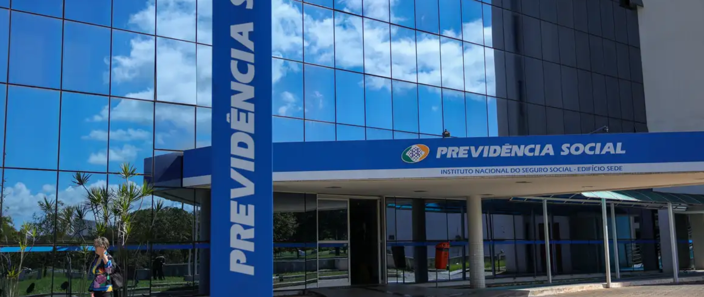 Segundo o CJF, t&ecirc;m direito ao pagamento os segurados que tiveram ordem de requisi&ccedil;&atilde;o emitida pela Justi&ccedil;a no m&ecirc;s de maio, ap&oacute;s vit&oacute;ria nas a&ccedil;&otilde;es contra o INSS.