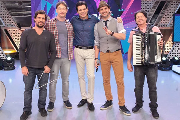 Falamansa agita a festa junina do Sabadão com Celso Portiolli
