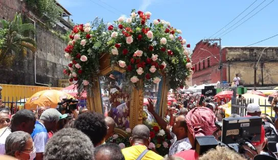 Devotos homenageiam Santa Luzia, protetora da visão e padroeira dos oftalmologistas