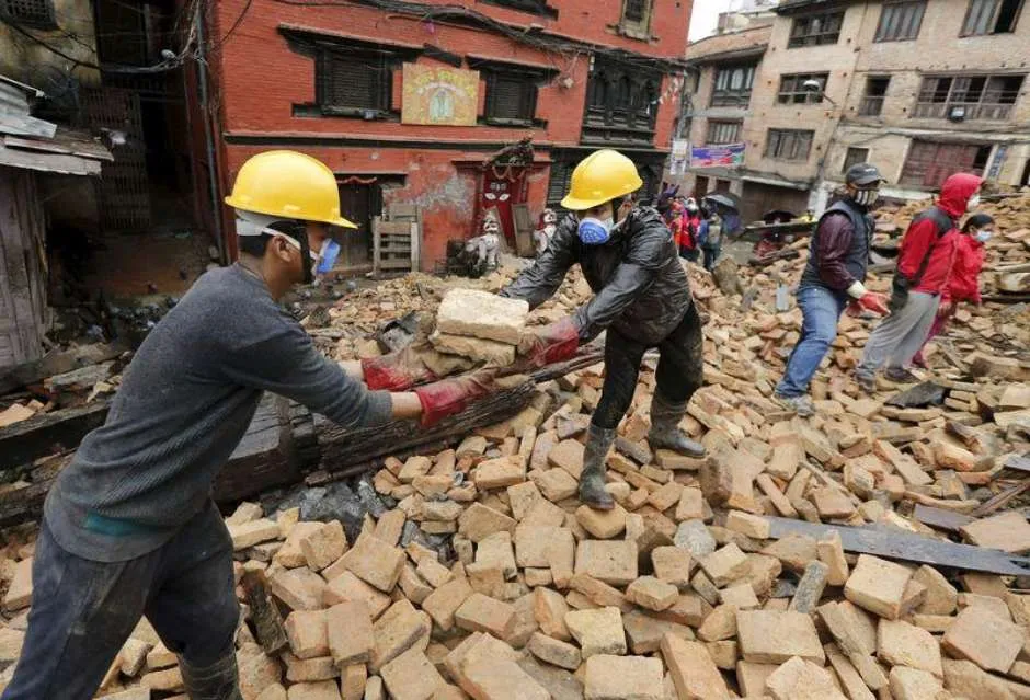 Soterrado, bebê de quatro meses sobrevive no Nepal