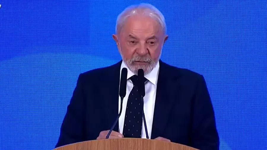 Lula assina indulto de Natal e deixa golpistas de fora do benefício