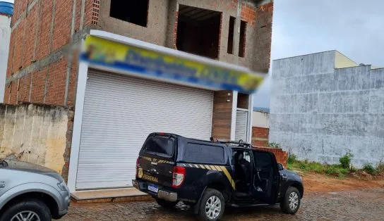 PF cumpre mandados de busca e apreensão em operação de combate ao contrabando de cigarro na Bahia