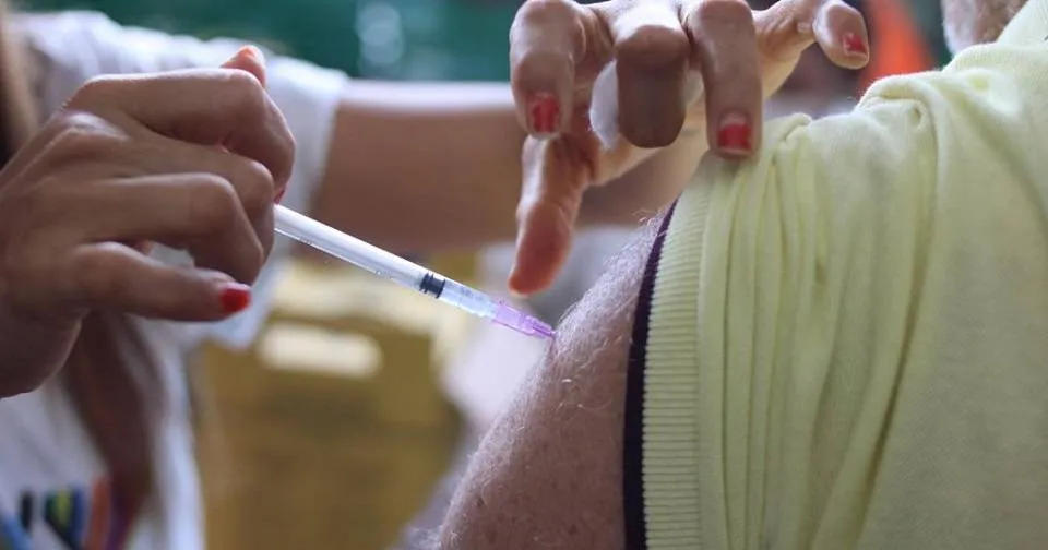 Vacinação contra gripe acontece em 39 postos, neste sábado (27), em Salvador