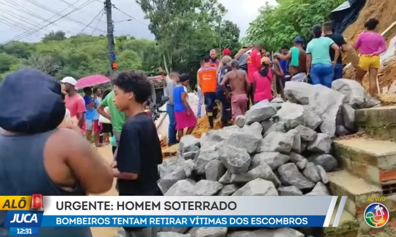 Casa desaba em Simões Filho