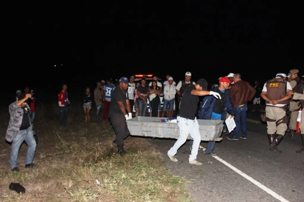 TRAGÉDIA NA BA-411: Quatro pessoas morrem e duas ficam feridas em colisão