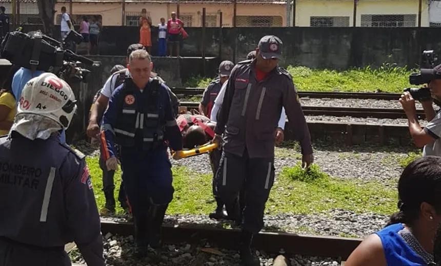 VÍDEO: barulho de explosão em trem do subúrbio causa desespero: "vi a morte em minha frente"