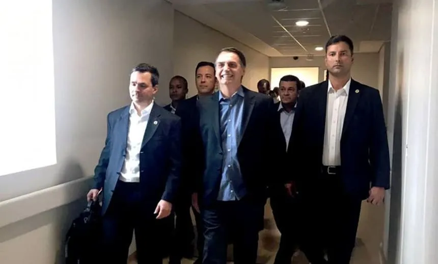 Presidente Bolsonaro recebe alta e deixa hospital em São Paulo