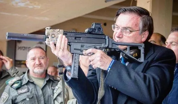 Número do partido de Bolsonaro será igual a calibre de revólver: 38; "mais fácil de lembrar"