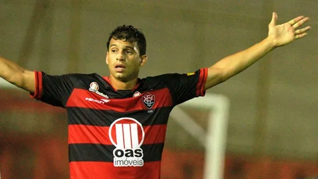 Vitória confirma que Neto Baiano não joga mais pelo clube