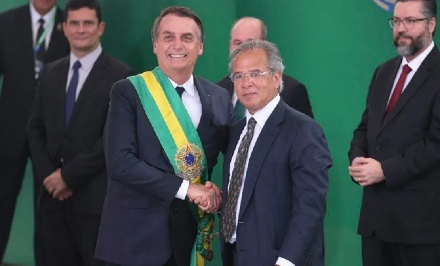 Governo estuda cobrar imposto de o,4% para saques e depósitos em dinheiro