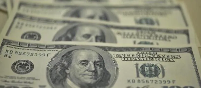 PRESSÃO: Dólar fecha no maior valor em um mês e meio após rumores sobre IOF