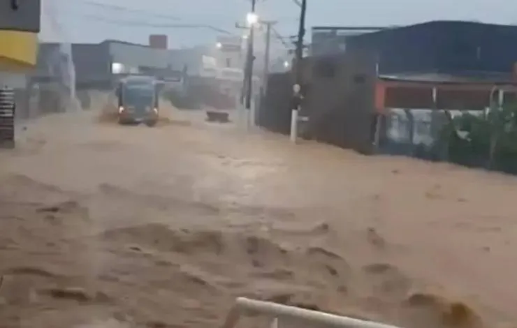 Sob Alerta Laranja, regiões da Bahia seguem sendo afetadas por chuvas intensas