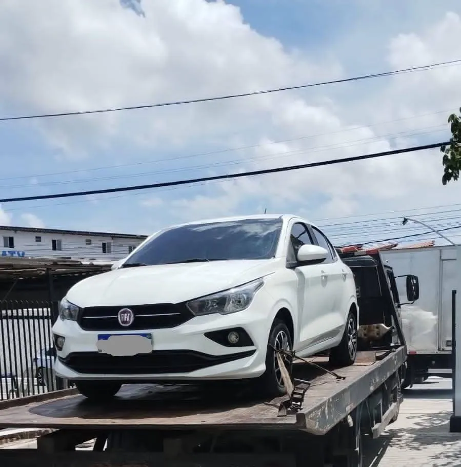 Operação da polícia em Camaçari apreende drogas, carro roubado e cumpre mandados de prisão
