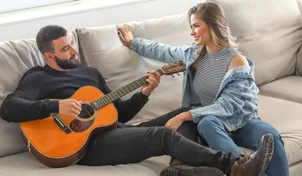 Gusttavo Lima desmente viagem de reconciliação com a esposa e avisa: ?acabou?, diz jornalista