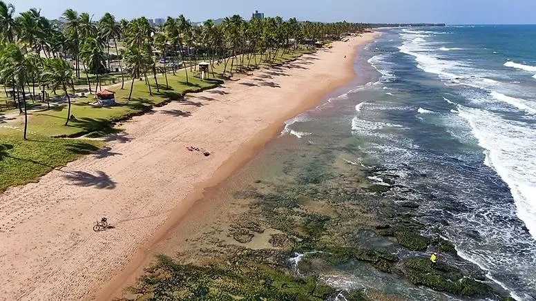 ”Vou na Praia” leva música, esporte e ações sociais à orla de Vilas do Atlântico