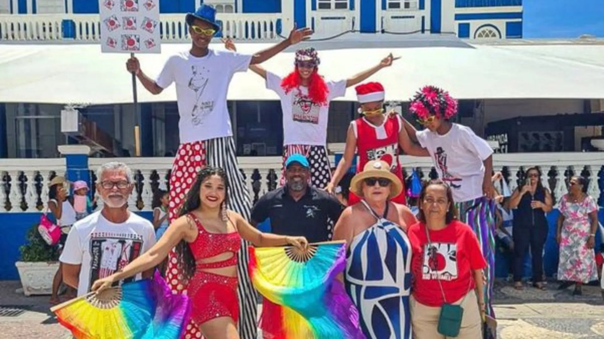 Desfile dos Palhaços do Rio Vermelho anima ruas de Salvador neste sábado