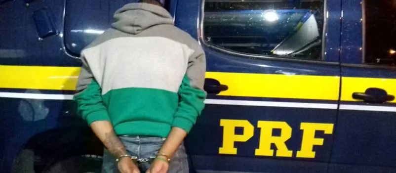 BR 116: PRF prende traficante foragido da justiça e homem com arma em Vitória da Conquista