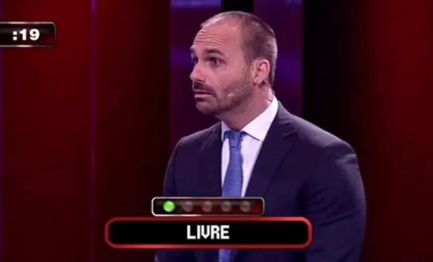 Eduardo Bolsonaro fala “Lula” como dica para palavra “livre” durante programa; assista